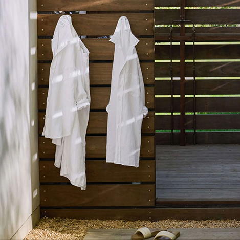 ミッドサマーから秋へのグラデーションをまとう。「フランク&アイリーン」の新しい一着