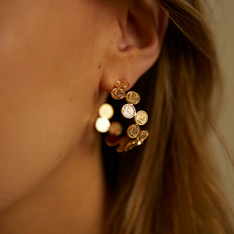 【新作】夏のスタイルを彩る洗練ピアス