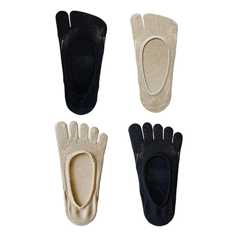 さりげないラメがキラキラと輝く、スニーカーソックスをピックアップ!