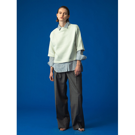 気分を一新! 「エブール」のカラーニット