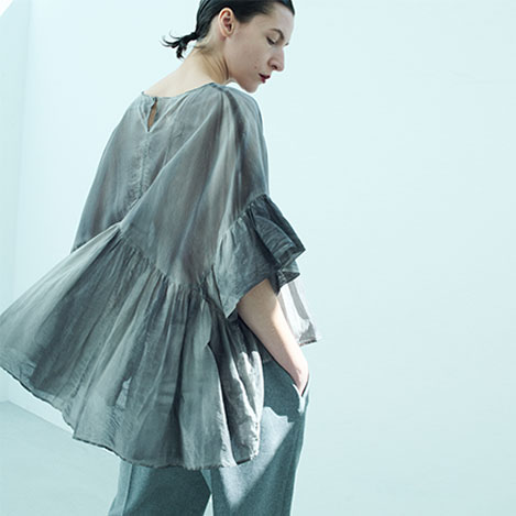 DESIGN BLOUSE COLLECTION 一枚で着映える、夏のデザインブラウス