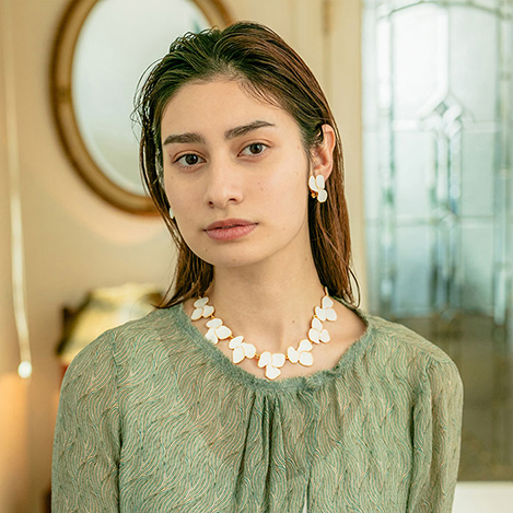 華のある装いを即実現。「セシル・エ・ジャンヌ」のアクセサリーで春を迎えて