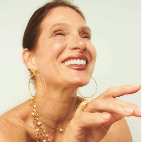 「セシル・エ・ジャンヌ」の洗練された地金ジュエリー