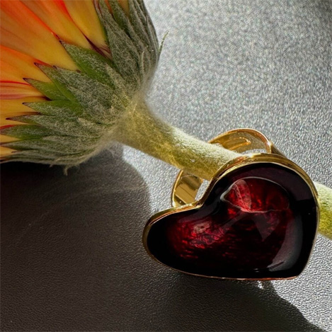 春を彩る「大人のためのハートジュエリー」