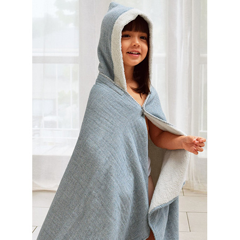 赤ちゃんから小学生まで長く使える! 便利なフード付きバスタオル