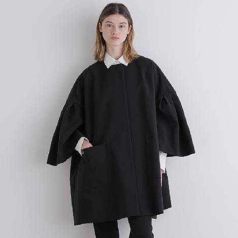 <PICK UP>華やかさのあるフォルミーなデザインコート