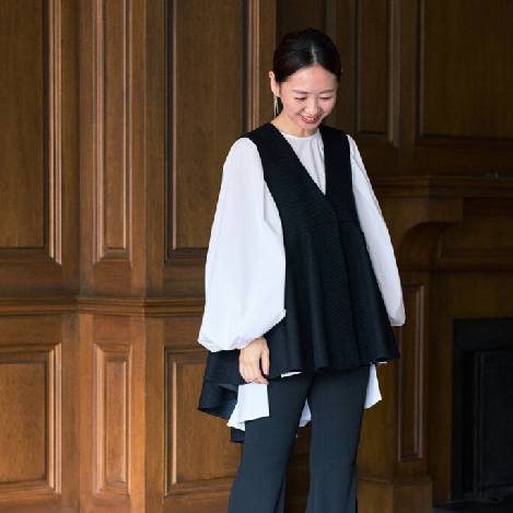 <CEREMONY OUTFITS>VOL.2 フェミニンさとモード感が共存する360度美しいジレスタイル