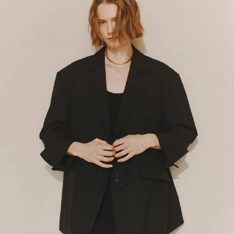 <PICK UP>抜け感と品格を両立させたビックジャケット