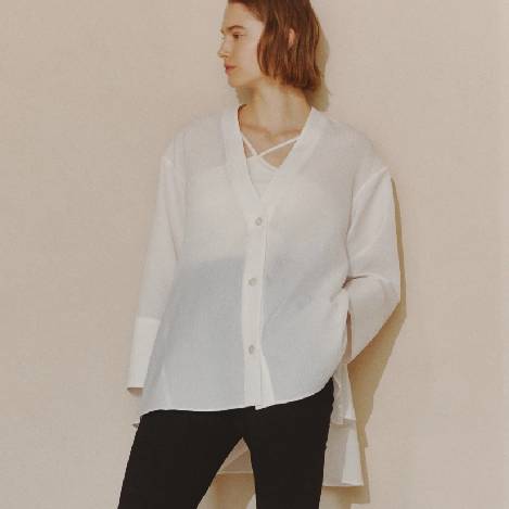 <PICKUP>立体的なスクエア柄がつくる上品な陰影が魅力のジャカードカーディガン