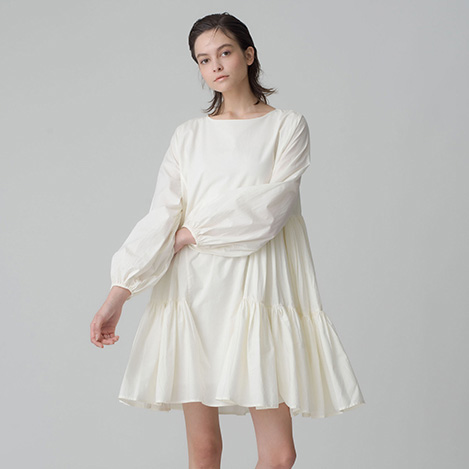 愛され続けるロマンティックドレス“BYWARD”