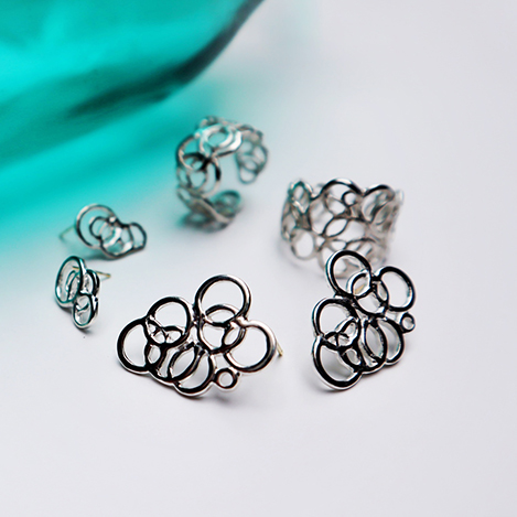 水の煌めきをまとう夏「カオル」新作が登場