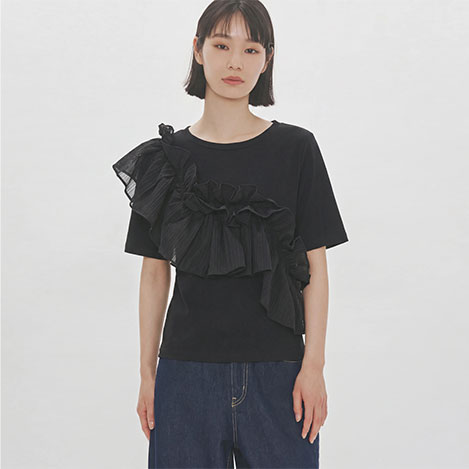 ＜PICK UP＞オンもオフも、華やかに。 立体フリルで魅せるアレンジトップス。