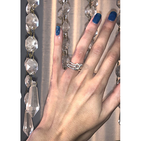 こなれ感満点のファインジュエリー。「スピネリキルコリン」のサマーシルバーに注目