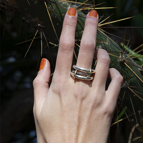 夜空の星々をかたどるギャラクシーリング