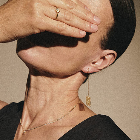 繊細な光を放つボールチェーンシリーズ