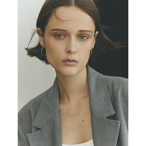 「エネイ」2024 HOLIDAY COLLECTION「輝きと柔らかさが織りなすタイムレスな美しさ」