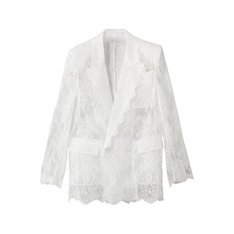 甘さを削ぎ落としたレース——「カナコ サカイ」が描く、新たなハンサムエレガンス