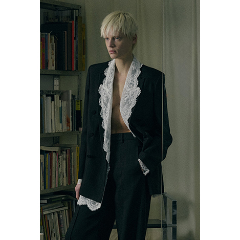 シアー＆レース使いで魅せる「カナコ サカイ」大人のスタイリング