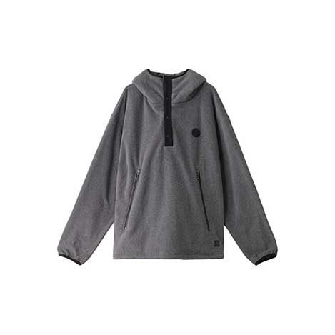 11月は、「オブシディアン」の新色“グレー”でシックな秋のスタイルを楽しんで。