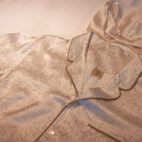 じめっとした梅雨の時期も「フートウキョウ」のシルクパジャマで快適に