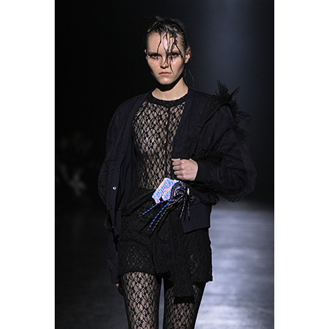 季節をまたいで楽しむ「チカキサダ」のトップス