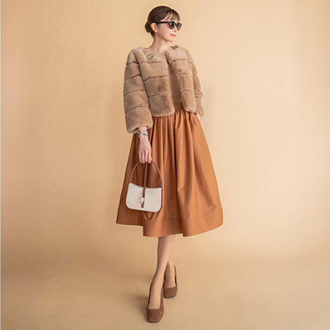 【新作】ふんわりなめらか、極上の肌触り ラグジュアリーな雰囲気を纏う“Love Fur Jacket”