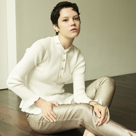 少し肌寒い季節にヘビロテ間違いなしの「ポリエステルニット」