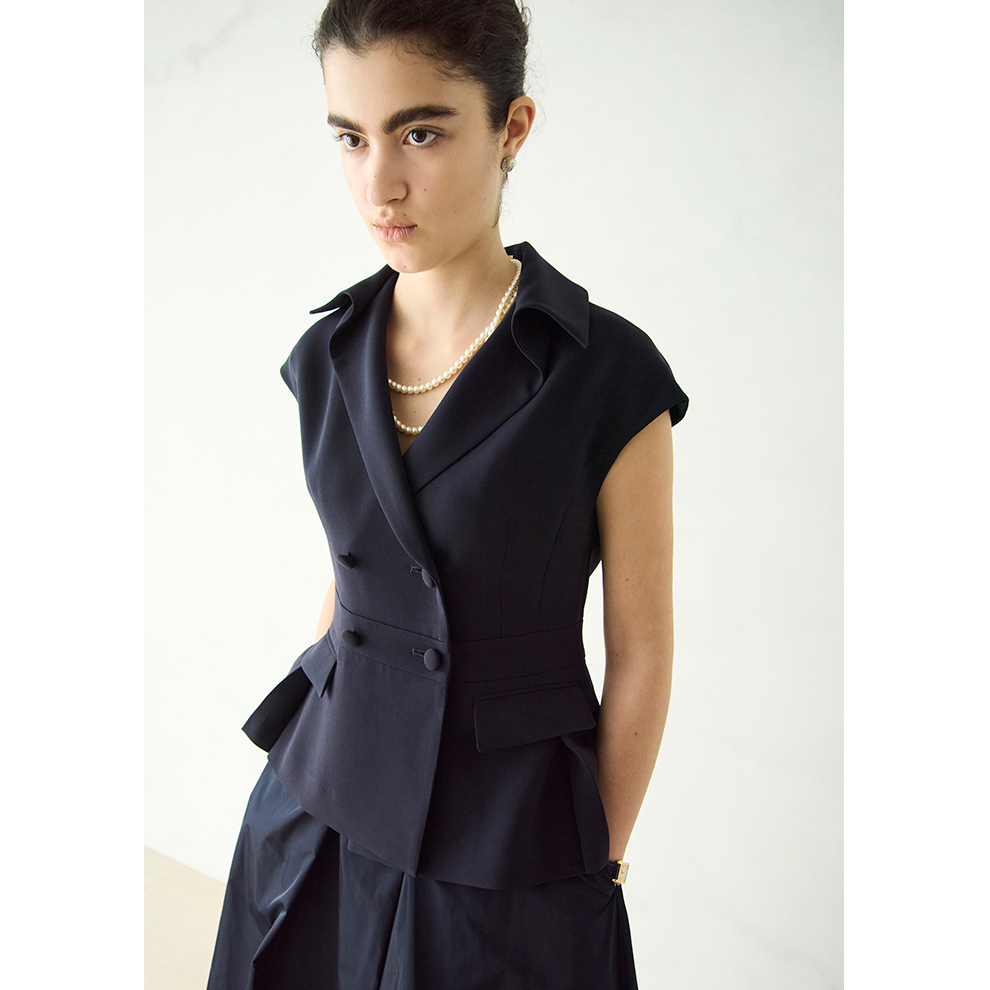 佇まいまで美しい、信頼のオケージョン服と日常に寄り添う「エムダブリュー」の最新ワードローブ