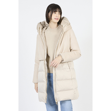 春まで活躍!「DUNO(デュノ)」の軽やかダウンコート