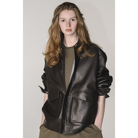 春の立ち上がりに。“ビター”なレザージャケットを。