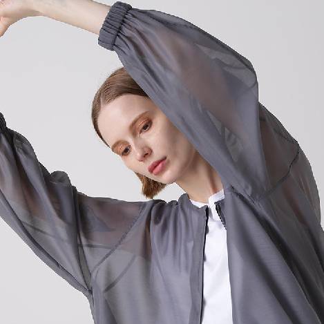 冷房対策から初秋まで、万能に着まわせるシャツブルゾン