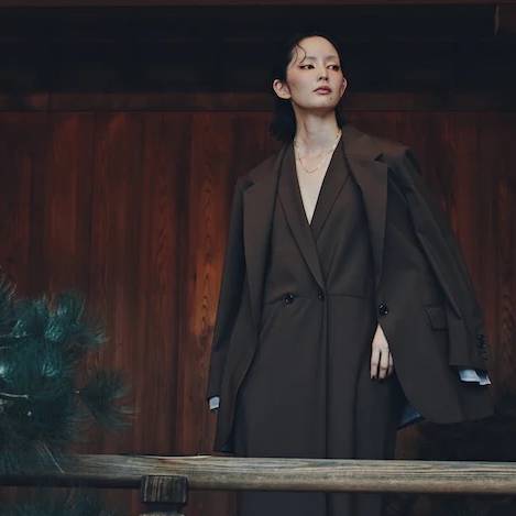 <PICK UP>上品さと女性らしいディティールの効いたジャケットスタイル