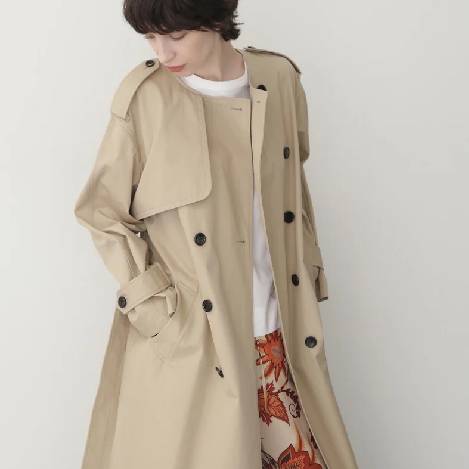 <PICK UP>女性らしくシンプルを纏うノーカラートレンチコート