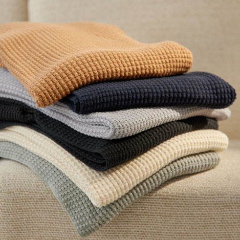 軽くて洗えて、今すぐ活躍。「NETENE.(ネテネ)」のパフィーニット2選