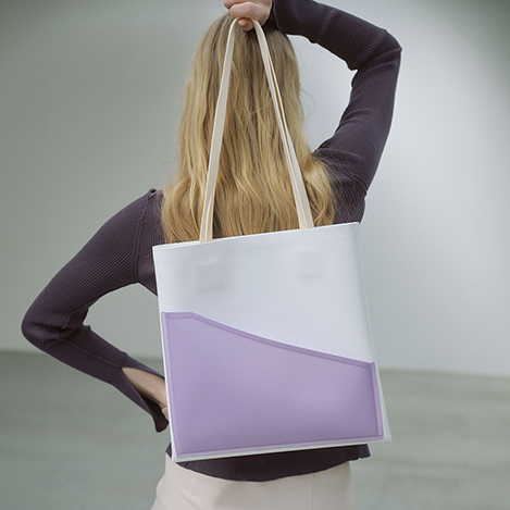 実用性と美しさを纏う「ジ アートオブキャリング」の新作バッグ