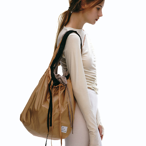 軽やかに旅するための「ジ アートオブキャリング」のバッグ