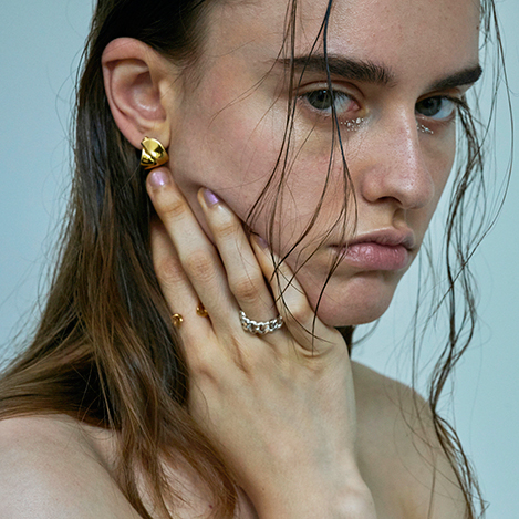 自然を映す曲線美「レム」のピアス&イヤーカフ