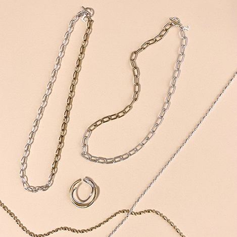 「レム」のニュートラルなバイカラージュエリー