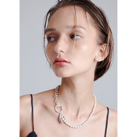 フェミニンな魅力を引き出す「メゾンドパルス」のパールコレクション