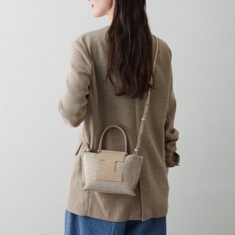 軽くて使いやすい。毎日にちょうどいい、上品バッグ