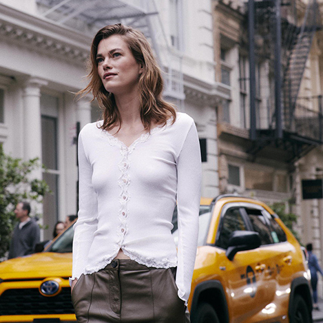 季節の変わり目に活躍するカーディガン