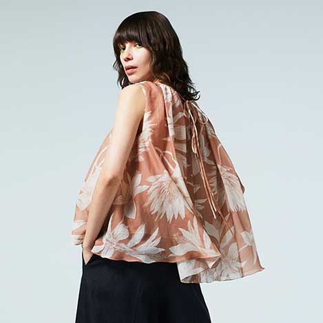 「EAUVIRE(オーヴィル)」夏映えするプリントで魅せる上品モードスタイル