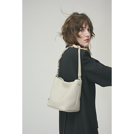 「オブジェクツアイオー」より新作レザーバッグが登場!