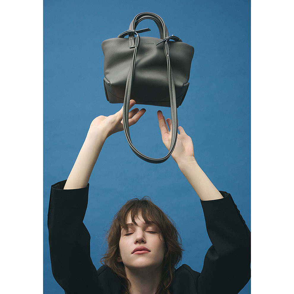 毎日頼れる相棒バッグ。上質と品格を備えた「オブジェクツアイオー」のNEWアイテム