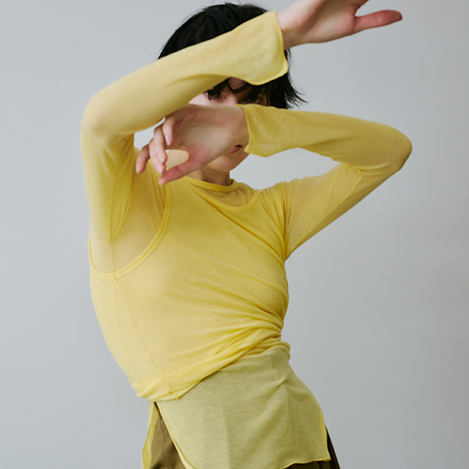 シンプルを格上げする、心地のいいトップスセレクト