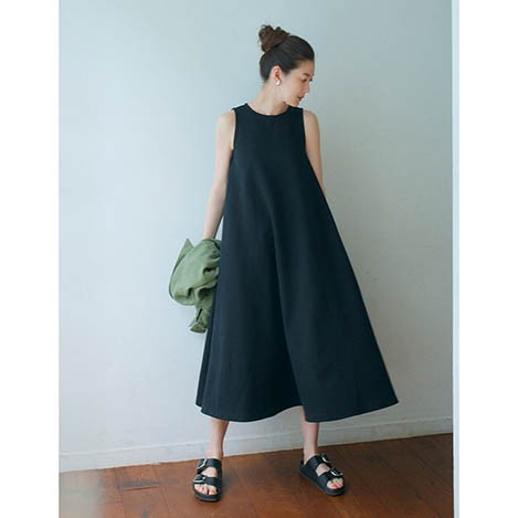 夏のお出かけに映える、軽やかカジュアル