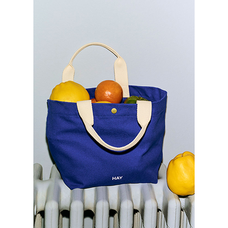 「HAY」のロゴバッグにミニサイズが仲間入り！ 色違いで揃えたいアイテムをチェック