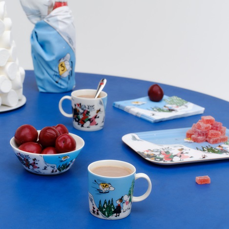 2024年限定デザイン! スキージャンプを楽しむムーミンを描いたマグカップが登場