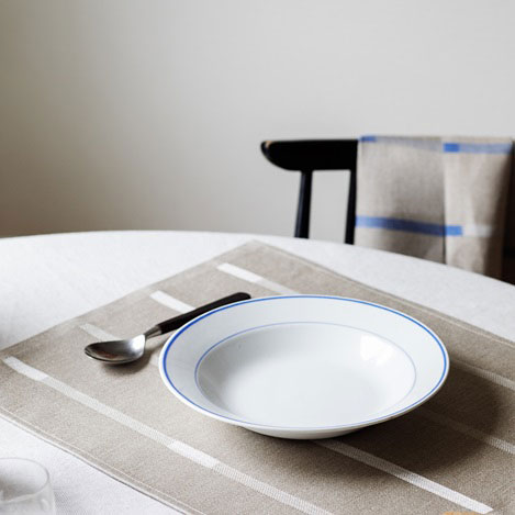 「ラプアン カンクリ」の食事の時間が豊かになるプレイスマットが登場!