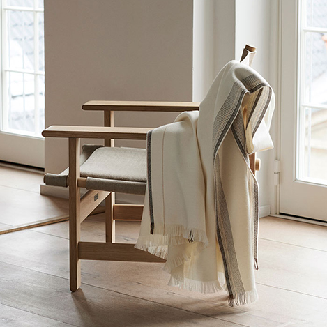 極上の柔らかさと温もり。「エルヴァン デンマーク」のスロー&クッション